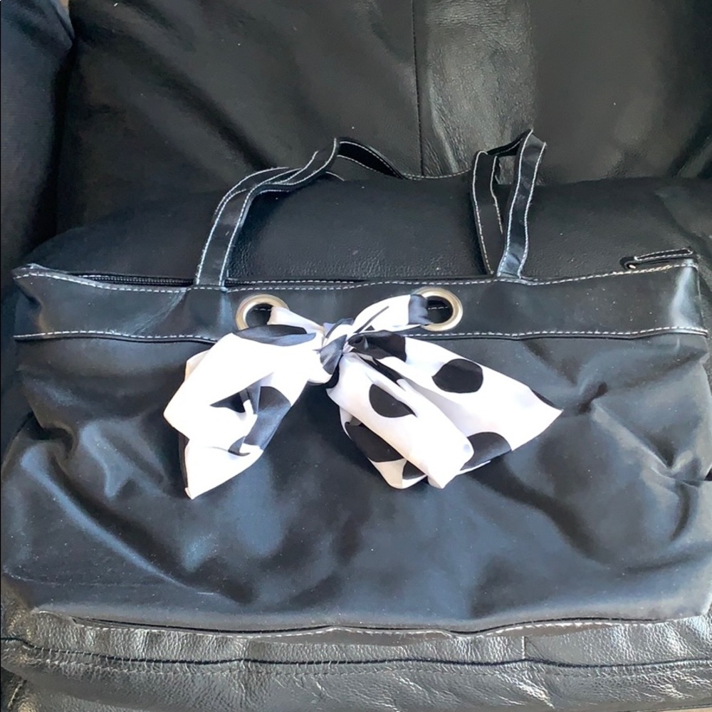 Black shoulder bag with polka dot ribbon